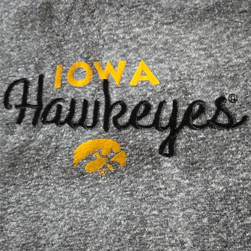 Iowa Hawkeye Sweatshirt Champion Pockets Hood Basketball Football Wrestling Soft